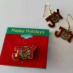 Vtg Christmas Wreath & Joy w/ Christmas Wreath Gold Tone Brooch Pin And Earrings